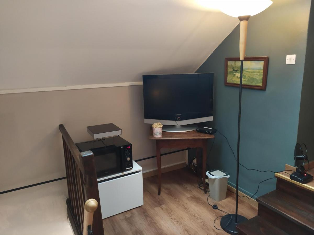 Bed and Breakfast Petit Saint Hubert 1 A 4 Personnes Velles  Экстерьер фото