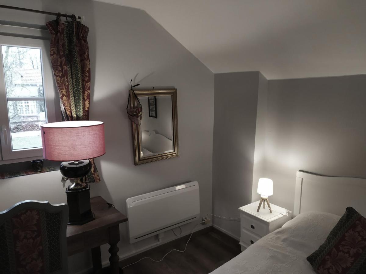 Bed and Breakfast Petit Saint Hubert 1 A 4 Personnes Velles  Экстерьер фото